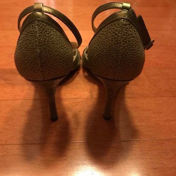Escarpins BCBGirls Gris - Taille 7.5 US - Style Mary Jane - Talons Hauts - Occasion